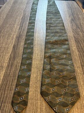 Geometric Olive Green Men’s Tie with Subtle Navy Accents